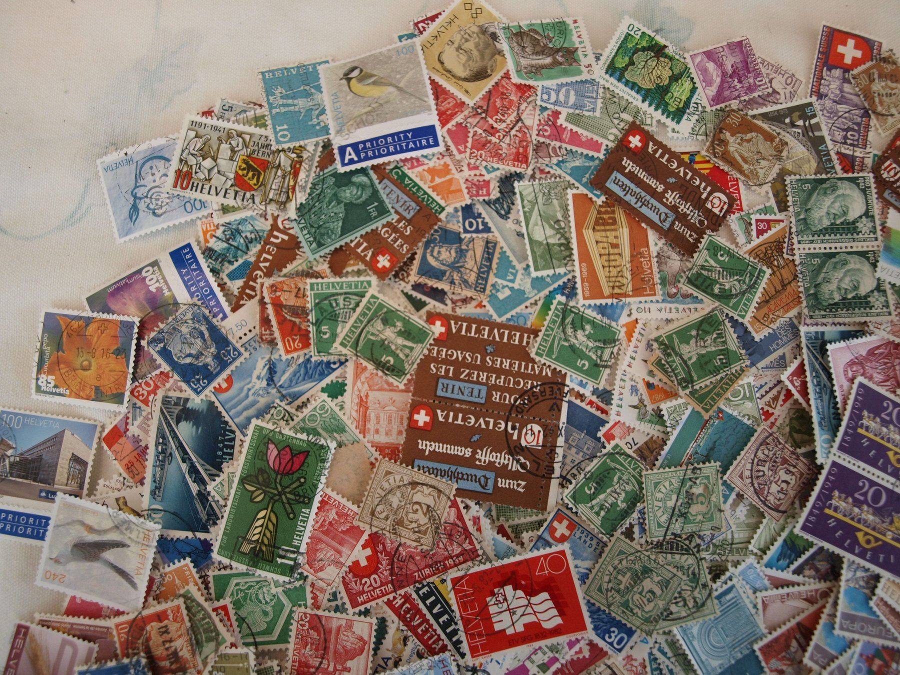 Tutti i francobolli: 1000 Schweizer Briefmarken über 70g Gebraucht siehe Bilder – Usato da Aarau venduto da Marcele0 1