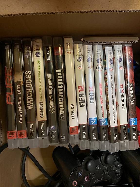 Konsolen: PlayStation 3 mit diversen Games & Controller – Gebraucht aus Wädenswil von Volvic13 2