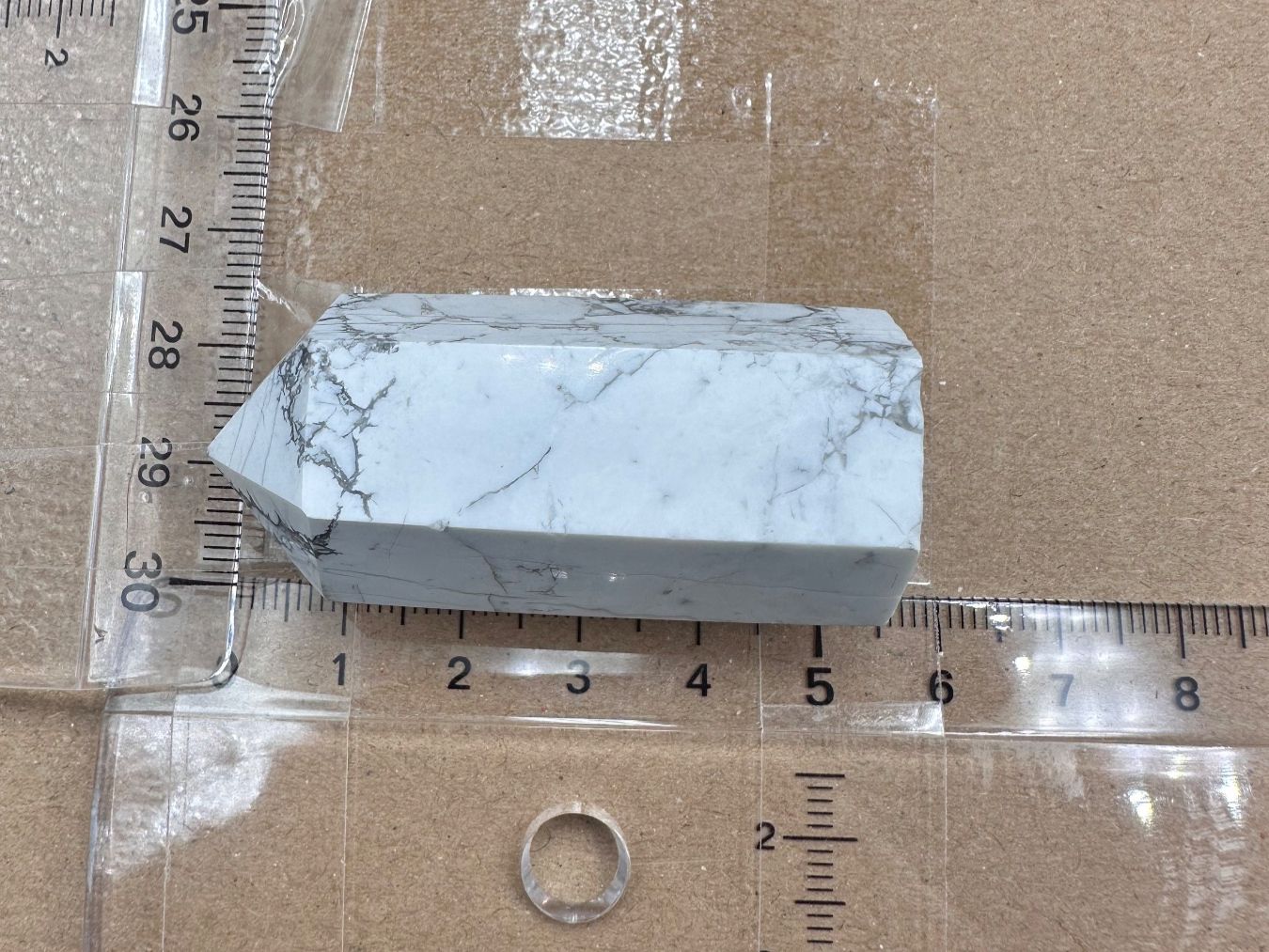Minerali & Pietre curative: Weisser Howlith Obelisk, Spitze – Nuovo e nell'imballaggio originale da Männedorf venduto da Handschmeichler 2