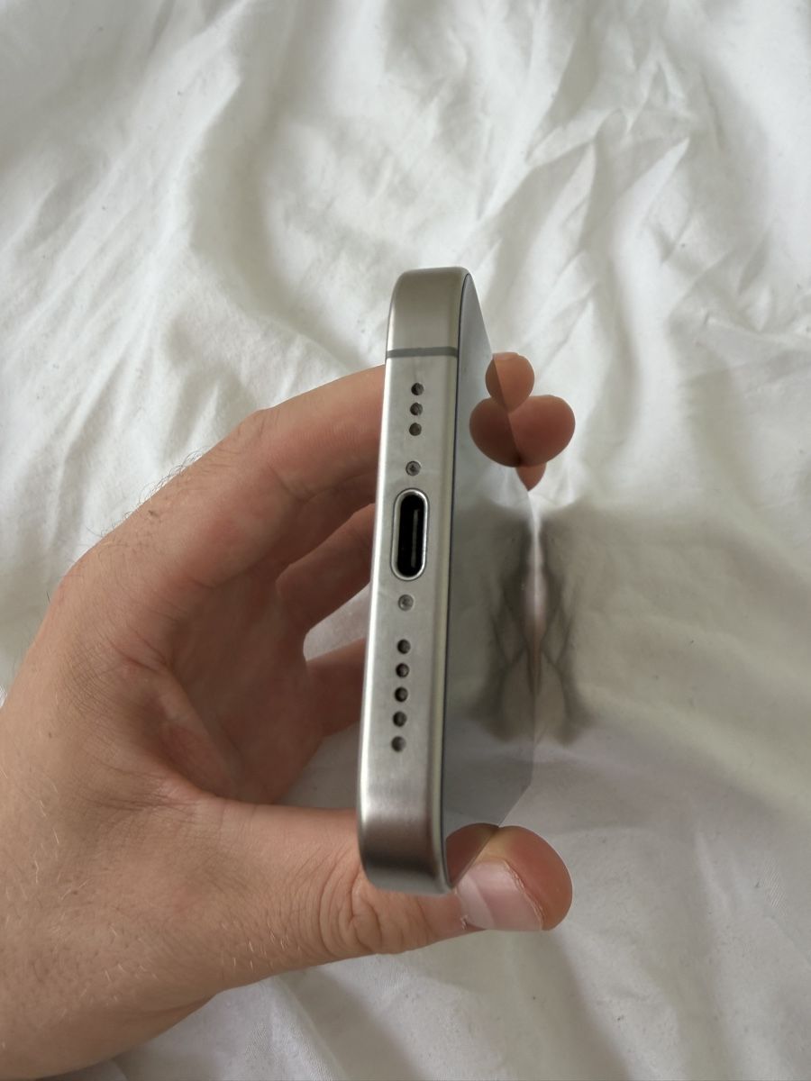 Apple Handys / Smartphones: iPhone 15 Pro Display like new – Gebraucht aus Zillis von elera 3