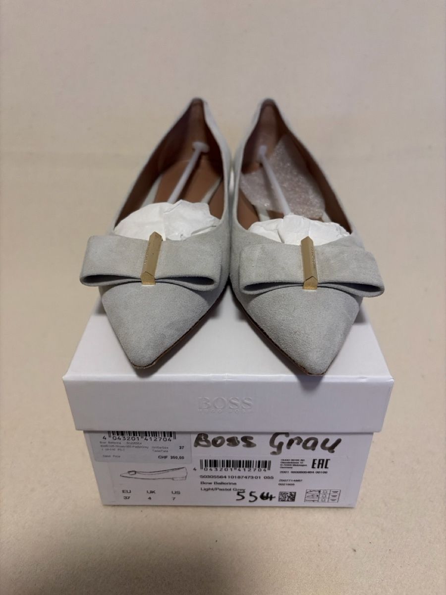 Hugo Boss Scarpe da donna: Ballerinas BOSS Grösse 37 hellgrau Wildleder mit Schleife – Nuovo (secondo la descrizione) da Basel venduto da vitaminka 3