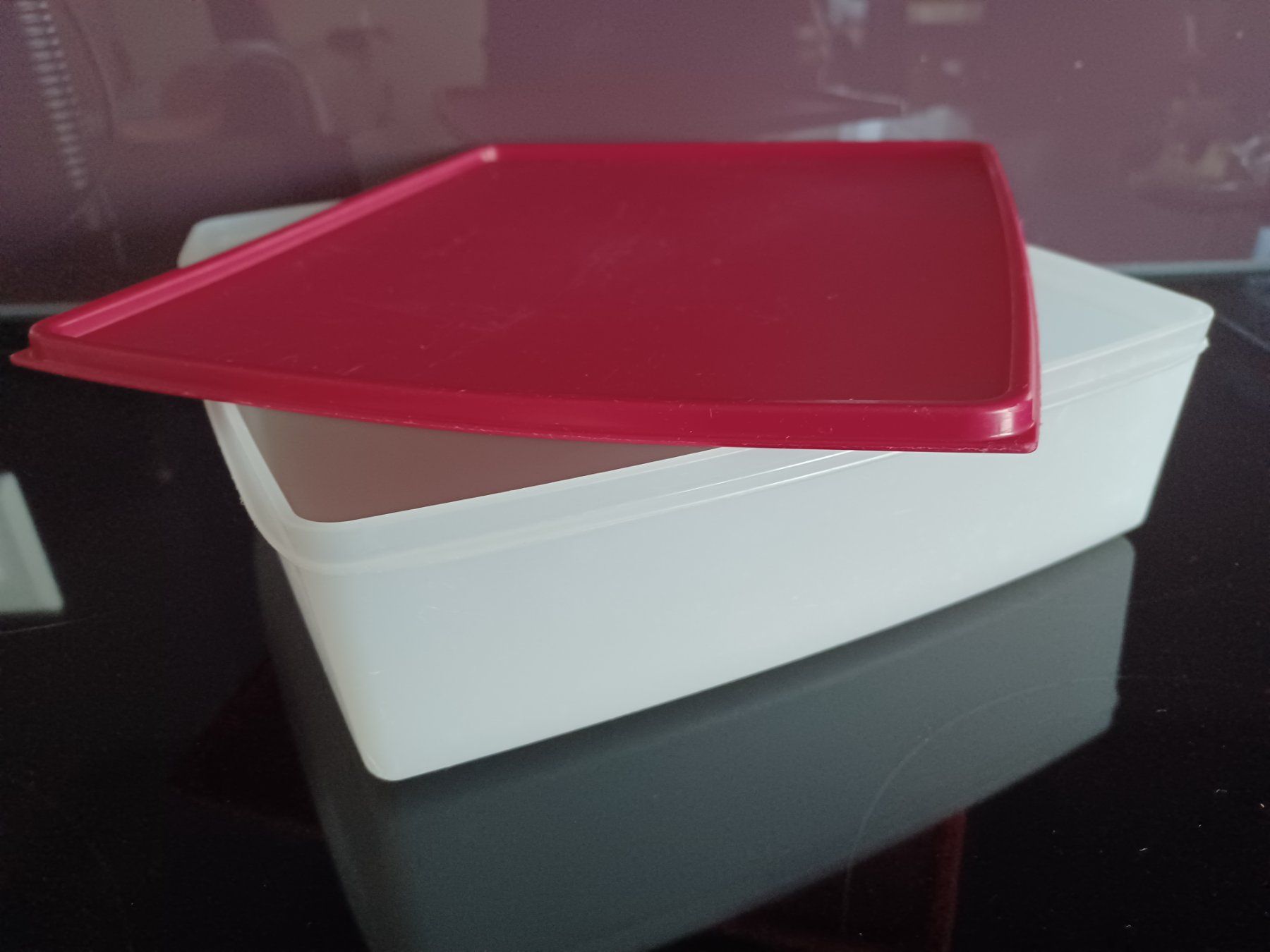 Tupperware Contenitori & Simili: Tupperware Gefrierbehälter 27.5 x 23.0 x 6.5 cm mit Deckel – Usato da Seewen SZ venduto da Herakles5 1