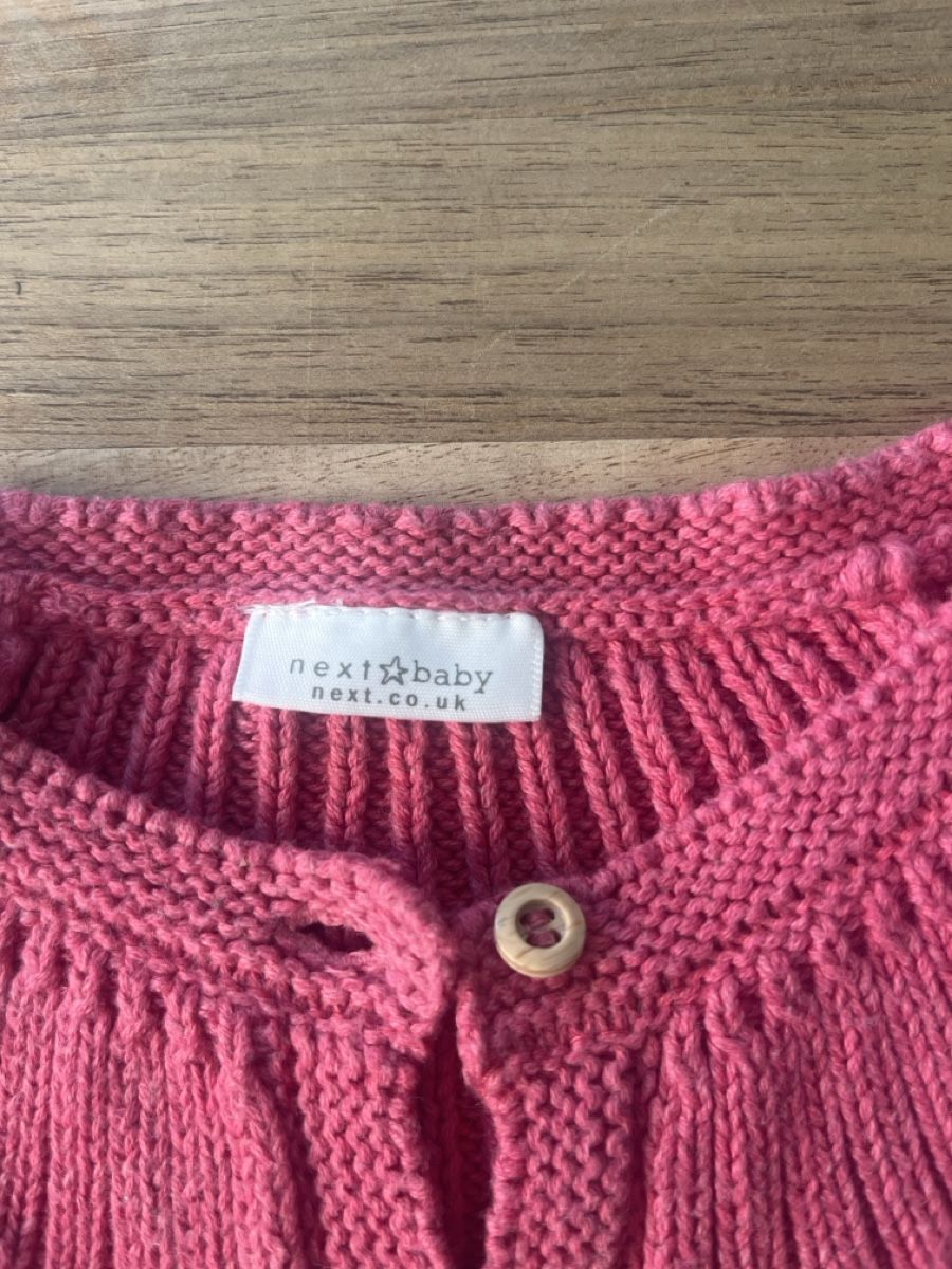 Vestes & Manteaux: Strickjacke Rosa 6-9 Monate – D'occasion à Basel par HugChristine 1