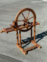 Antikes Spinnrad aus Holz