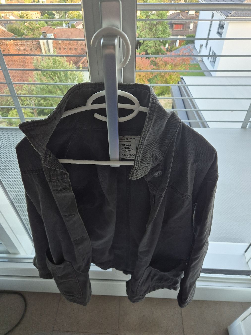Pull&Bear Vestes: Jeansjacke grau – D'occasion à Balsthal par sarahlena299