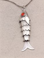 Jugendstil 925er Silber Anhänger mit Natur Koralle an Kette