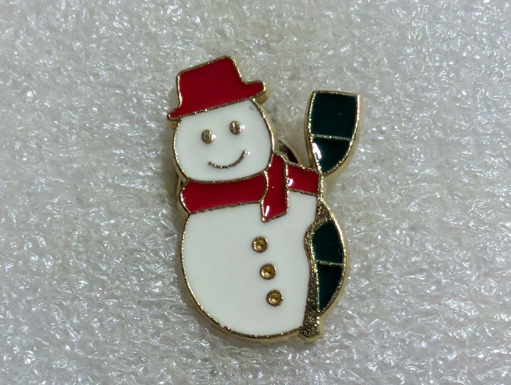 Plaketten & Abzeichen: Ansteckpin 106: Schneemann – Gebraucht aus Oppligen von Pin-Fall-Shop