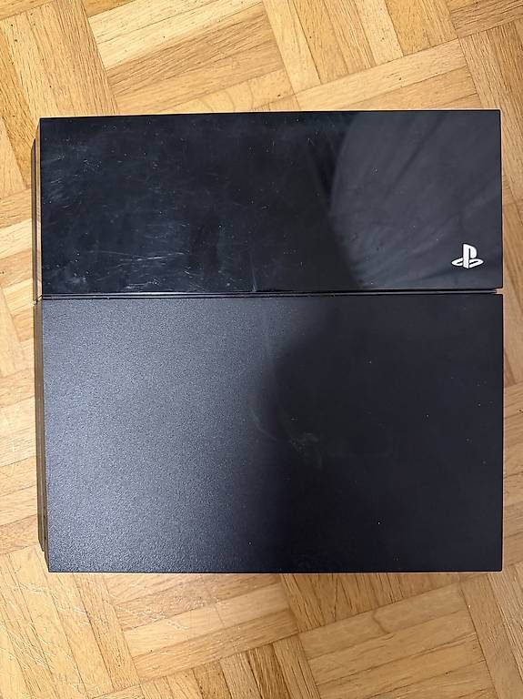 Konsolen: PS4 Mit Extras 3 Controller und HDMI Kabel – Gebraucht aus Arbon von Mero_Az