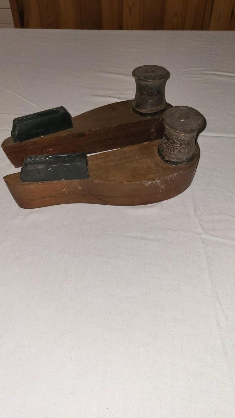 Barche: Bootsteil Winchen auf Mahagonifundament – Usato da Bürglen / OW venduto da Guggy740