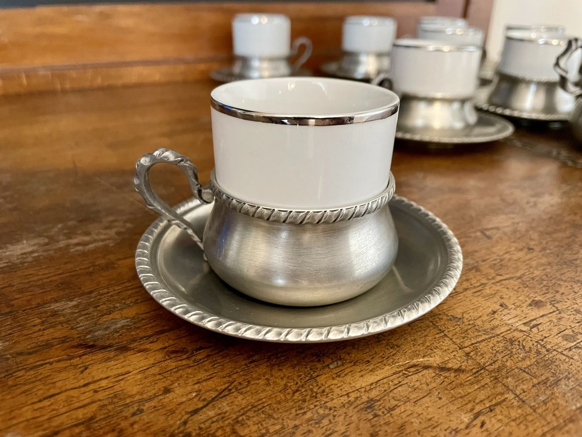 Tazze: Set da Caffè Vintage in Ceramica e Peltro – Usato da Seseglio venduto da GiacominiAntiques 4