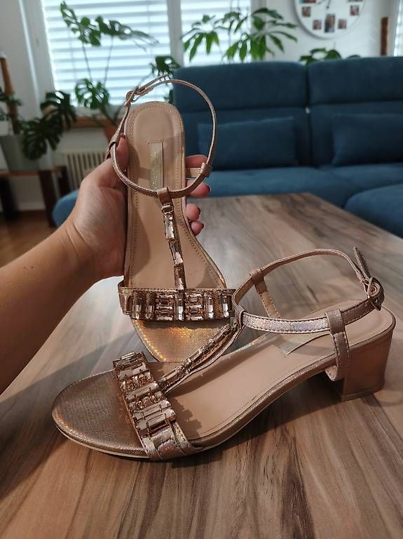 Chaussures femmes: Sandaletten Absatzschuhe – D'occasion à Kaisten par lys_zzy8