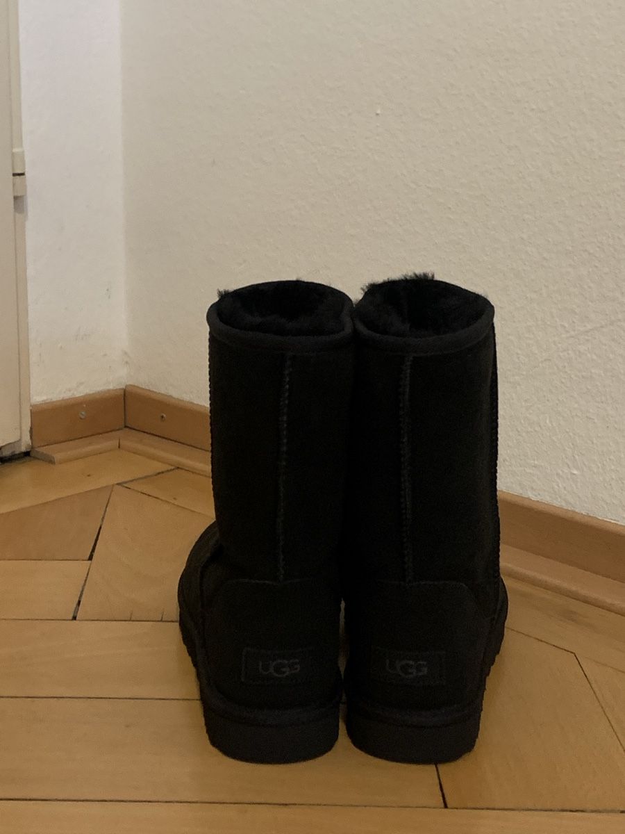 Ugg Scarpe da uomo: Uggs schwarz Gr. 40 BRANDNEU – Nuovo (secondo la descrizione) da Zürich venduto da bellasofia 1