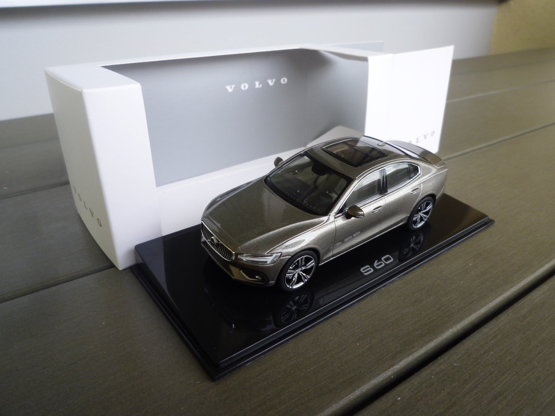 Volvo Modellautos: Volvo S60 – Neu und originalverpackt aus Flawil von Imperiosud 6