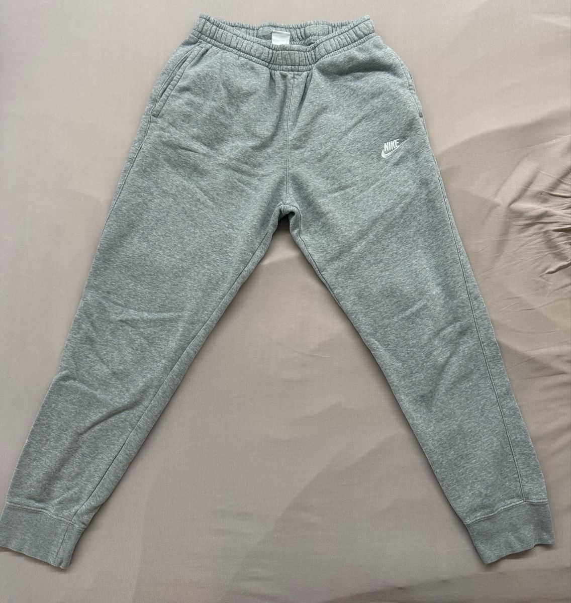 Nike Hosen: Jogging Nike gris taille M bon état – Gebraucht aus Granges VS von coraliegrd5 1