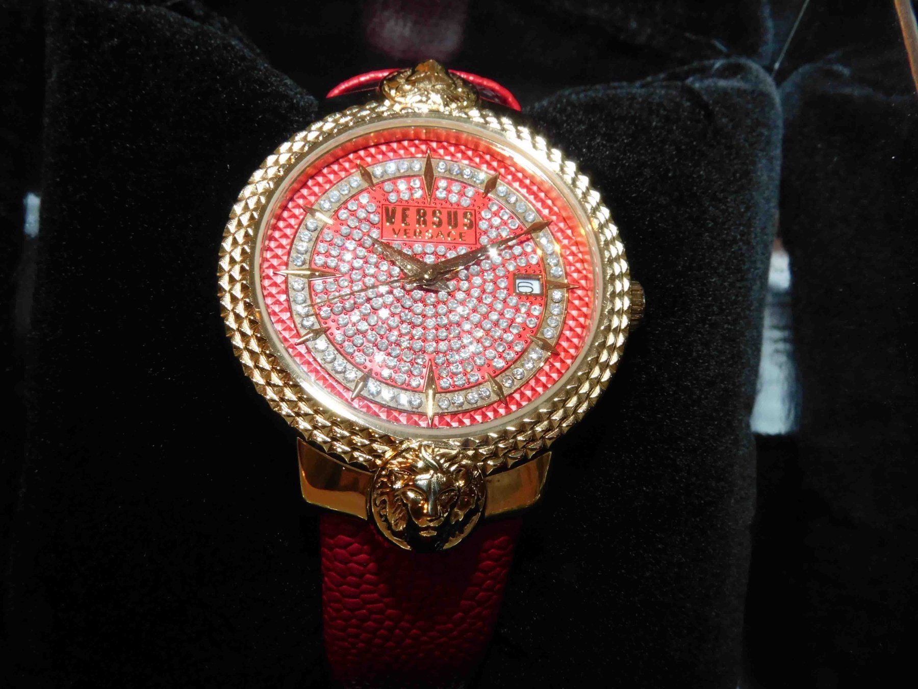 Versace Orologi: Design Versus Versace Damenuhr Mouffetard – Usato da Sursee venduto da 76 3