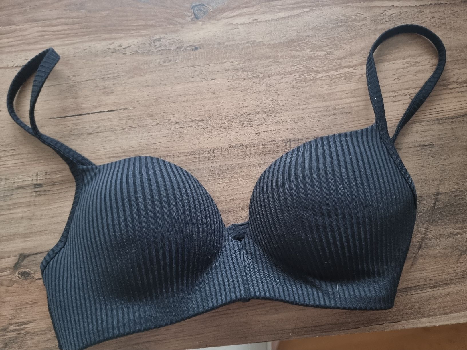 H&M Costumi da bagno & Bikini: Schwarzer H&M Bikini Oberteil – Nuovo (secondo la descrizione) da Altstätten SG venduto da melii._.98