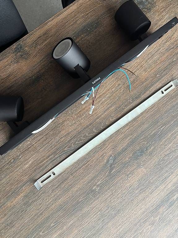 Lustres & lampes de plafonds: Philips Hue Runner  3er Decken-Spot, GU10, schwarz – D'occasion à Uerkheim par eryx01 3