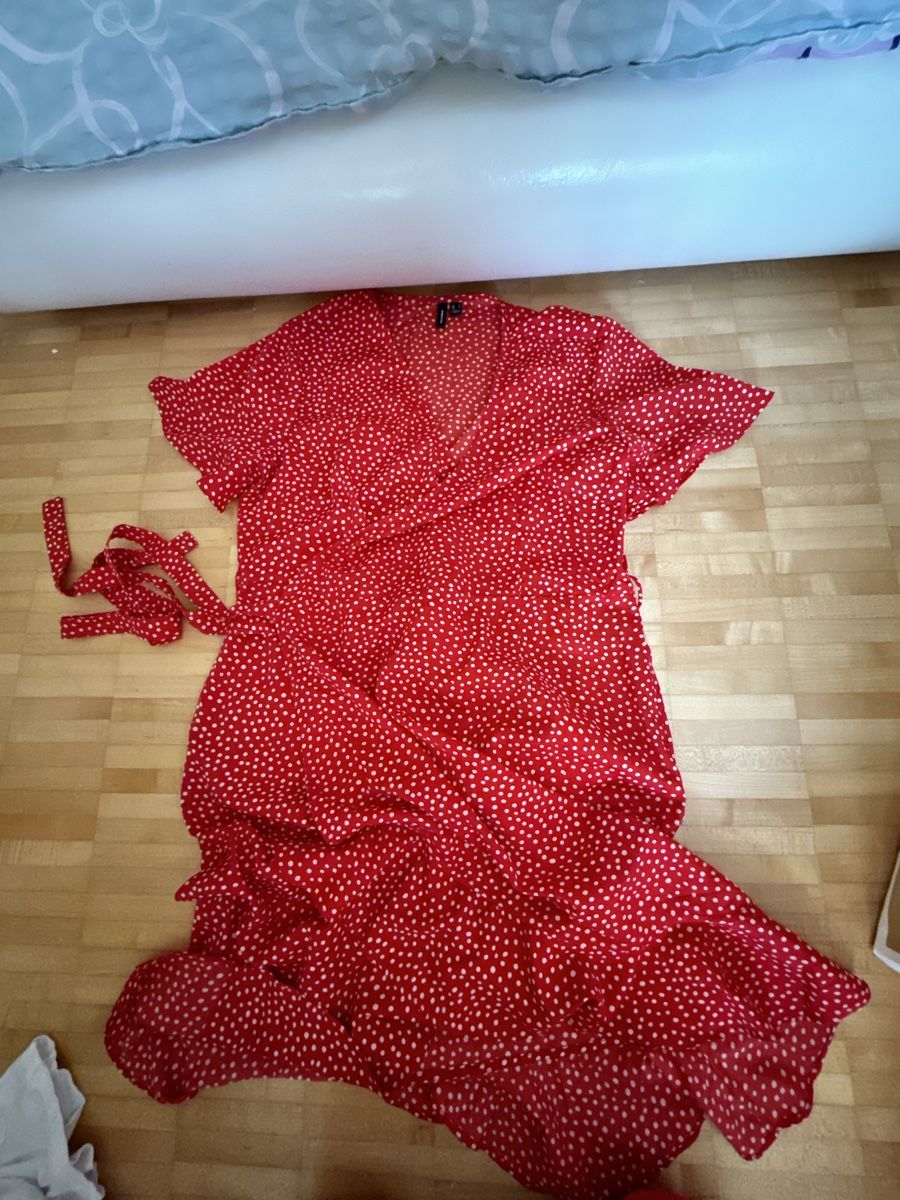 Kleider: Kleid rot 40 – Gebraucht aus Küssnacht am Rigi von ciucchino 2
