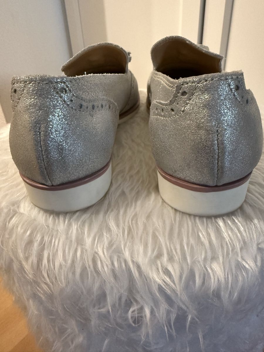 Damenschuhe: Mocassins argentés à pompons / Taille 39 / CHIC ! – Gebraucht aus MASSONGEX von Luluone 2