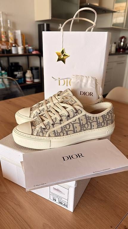 Chaussures femmes: Sneakers WalknDior – D'occasion à Saillon par Amandinemr
