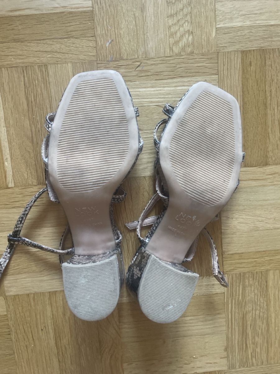 New Look Damenschuhe: Sandalen blockheels Schlangenprint – Gebraucht aus Oberwil b. Zug von gone_minimal 2