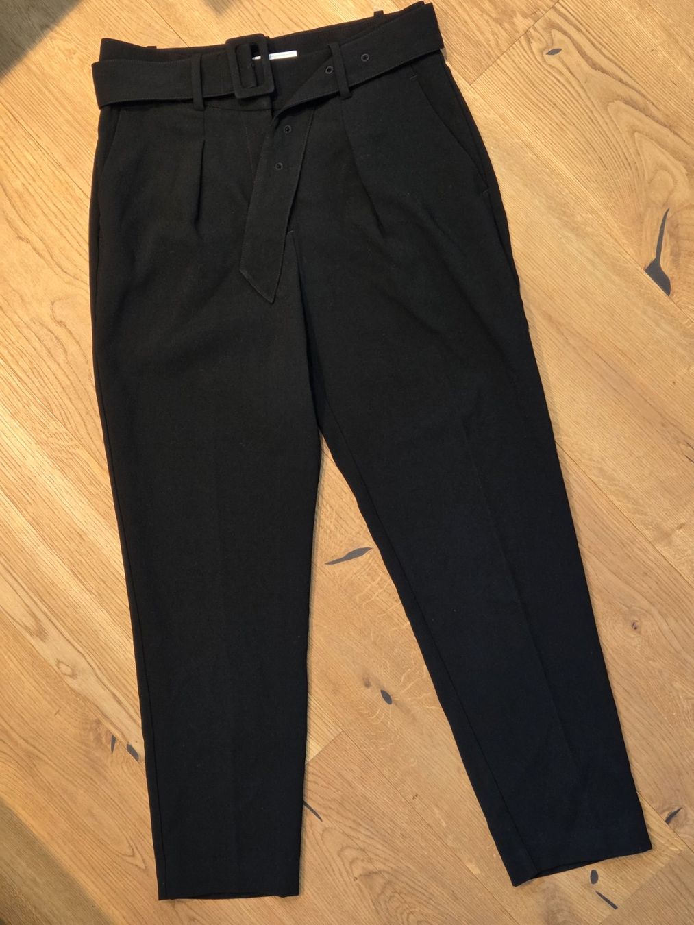 Promod Pantaloni: Promod Hose mit Gürtel – Usato da Emmen venduto da GrabandGo