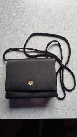 Sac à main noir soirée élégant chic