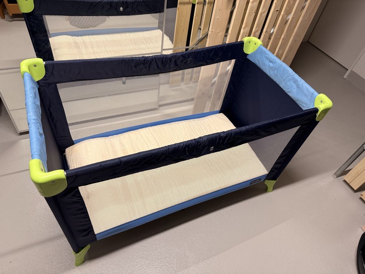 Letti: Reisebett mit Matratze und Tasche – Usato da Winikon venduto da Manuster