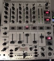 Behringer DJX700 Professional DJ Mixer – voll funktionsfähig