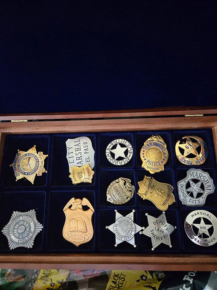 Placchette & Badge: Polizeiabzeichen Göde 40 Stück – Nuovo (secondo la descrizione) da Wilen b. Wil venduto da monsterstore