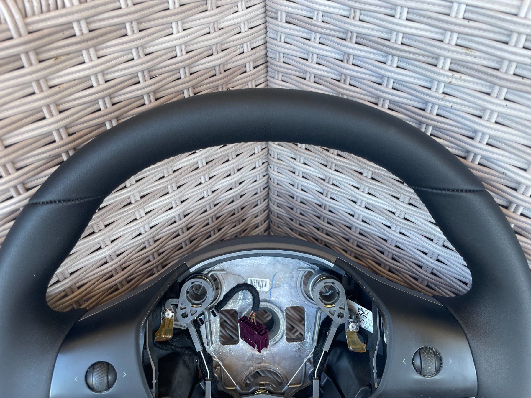 Tesla Tutti pezzi di ricambio auto: Neues Leder lenkrad TESLA 3 / Y – Nuovo (secondo la descrizione) da Auw venduto da Neo_z2rq 1