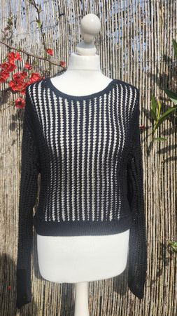 Pull noir à trou ZEBRA, taille M, acrylic 90% viscose, NEUF 