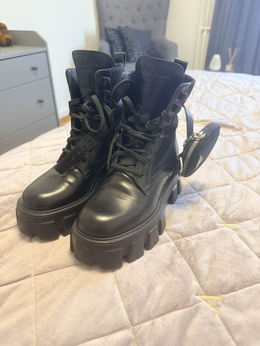 Prada Scarpe da donna: Prada Monolith leather boots – Nuovo (secondo la descrizione) da Genève venduto da iri_f78b