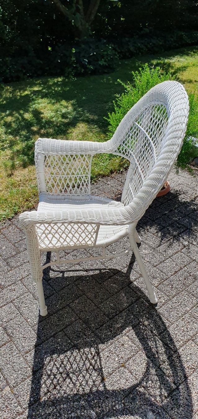 Stühle: Gartenstuhl Korbstuhl weiss – Gebraucht aus Hitzkirch von  2