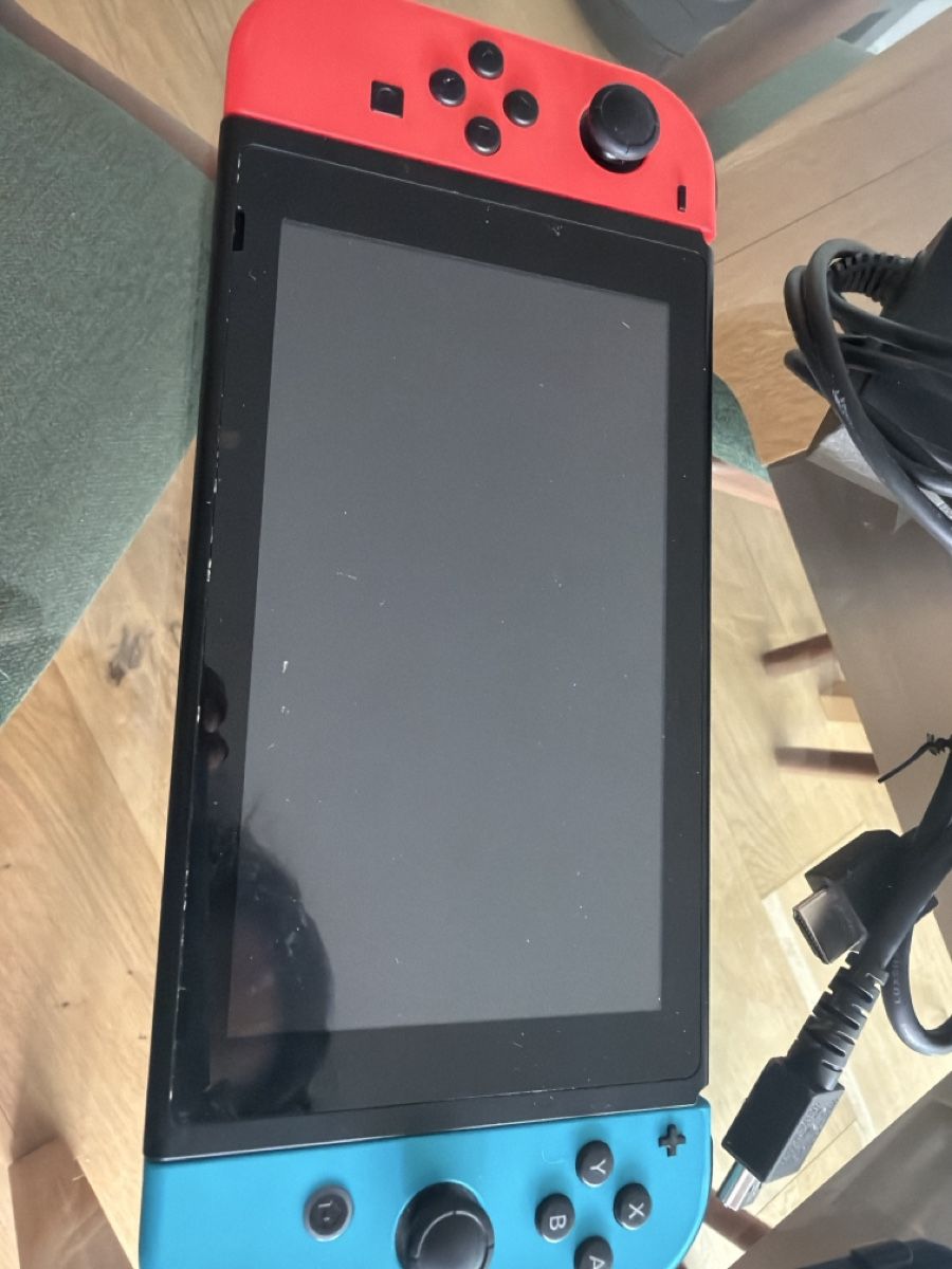 Nintendo Konsolen: Nintendo Switch Console Set with Accessories Used – Gebraucht aus Zürich von gab_2gvg 1