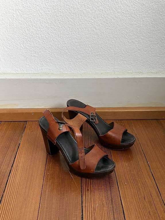 Scarpe da donna: Absatzschuhe aus Leder – Usato da Zürich venduto da MariA_S.