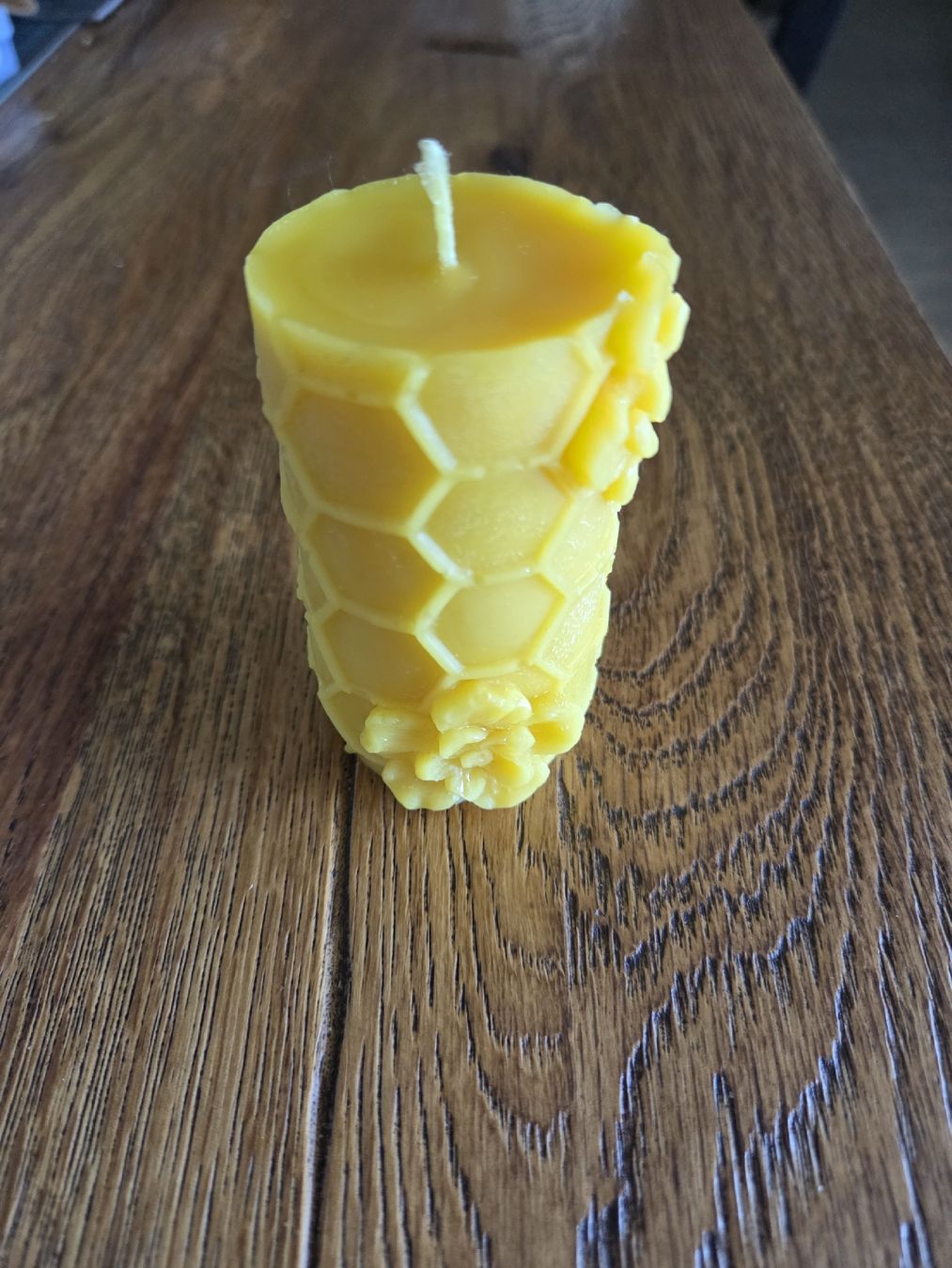 Candele: schweizer Bienenwachskerze Wabe mit Blumen 110g – Nuovo e nell'imballaggio originale da Neuheim venduto da Repetentia 1