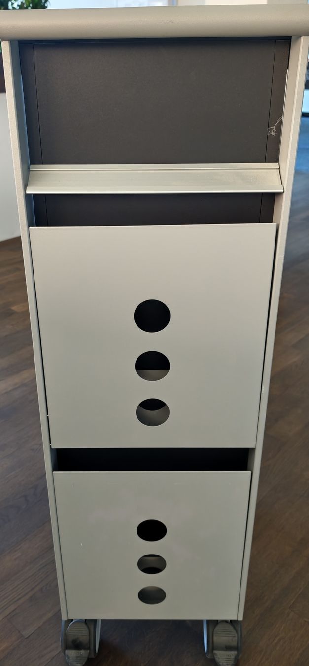 Banconi: Rollcontainer Denz D3 - Bürocaddy mit Schubladen, Grau. – Usato da Biel/Bienne venduto da Cranson93