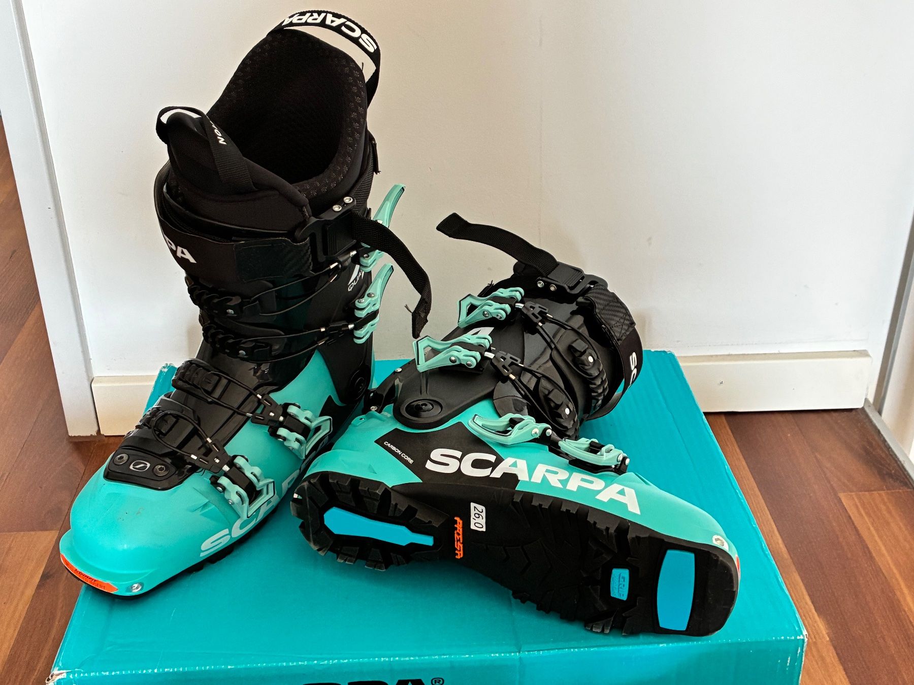 Scarpa Scarpe da uomo: New Scarpa 4-Quattro XT Wmn Touring Ski Boots – Nuovo (secondo la descrizione) da Wallisellen venduto da loo_9wgx 4