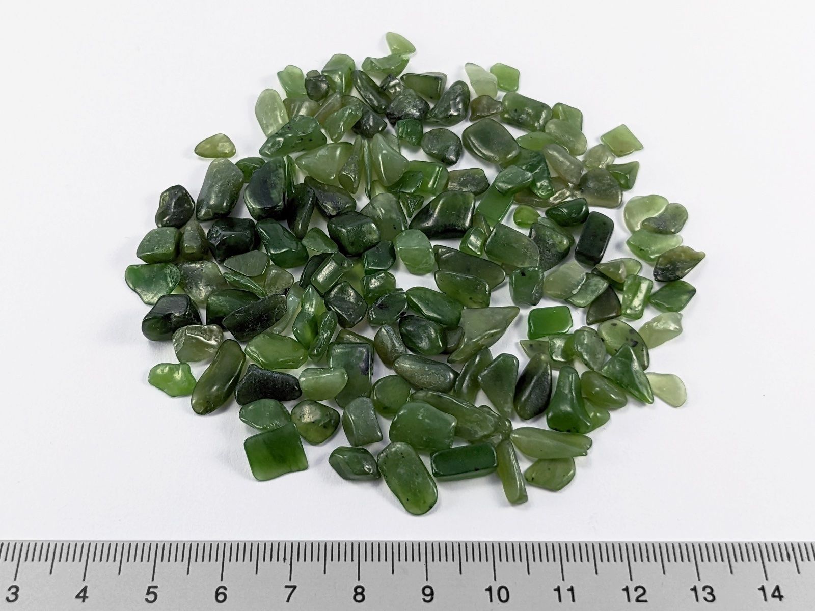Minerali & Pietre curative: Jade getrommelte Splitter 35 Gramm – Nuovo e nell'imballaggio originale da Meilen venduto da StoneGarden