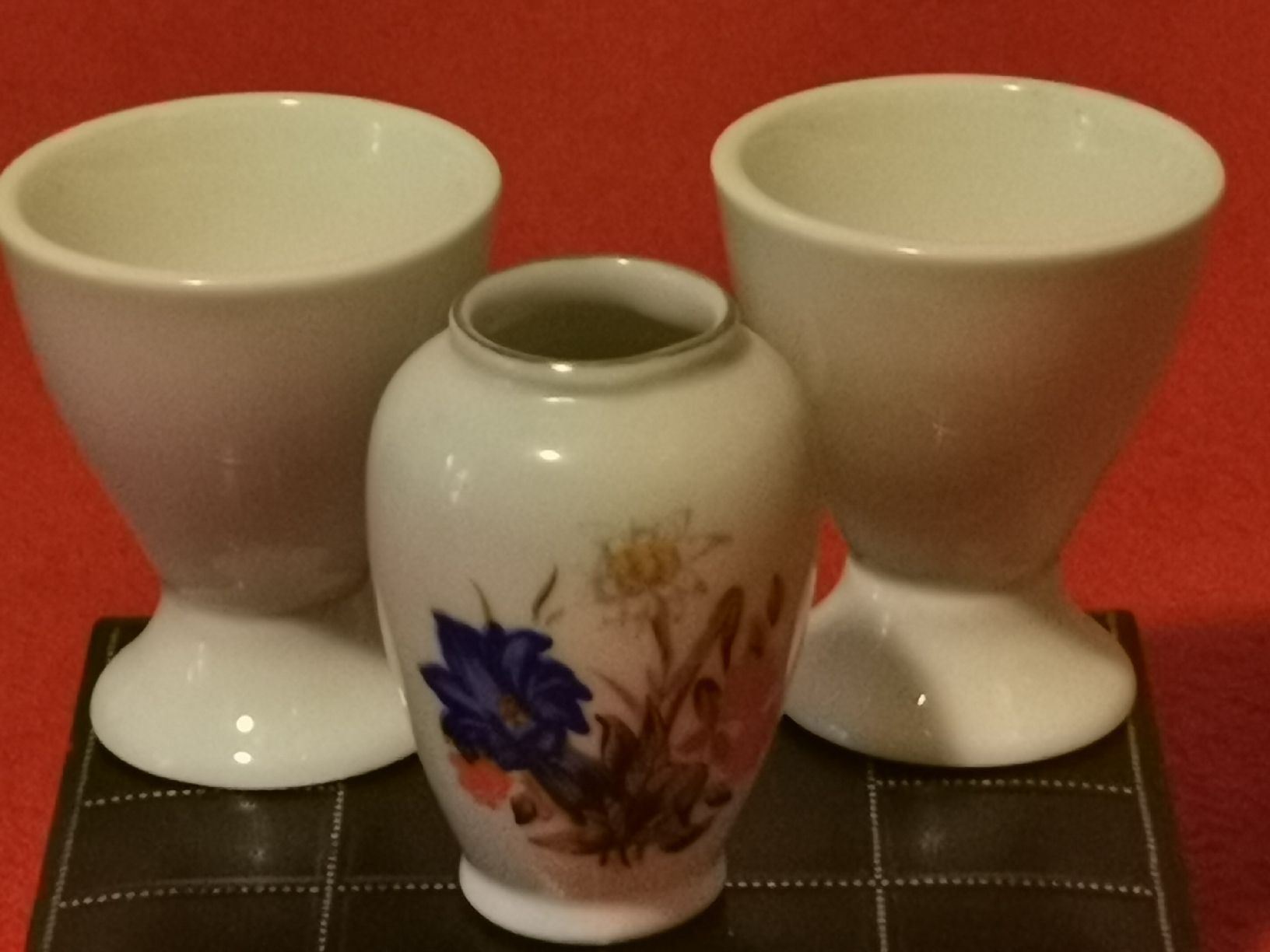 Altre Stoviglie: 2kleine Eierbecher plus eine kleine Vase – Nuovo (secondo la descrizione) da Mellingen venduto da fra_g7y8