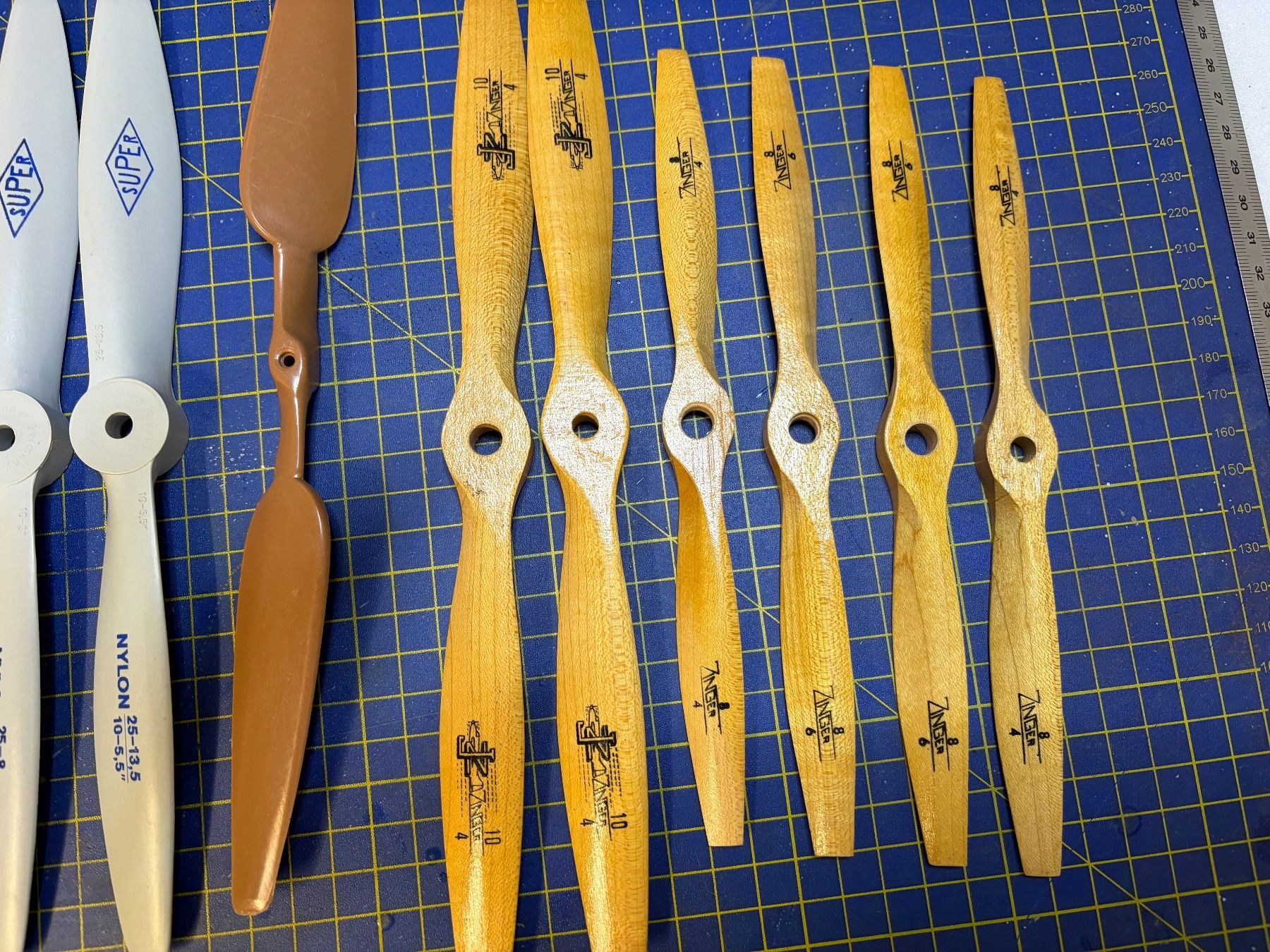Modellismo RC: Modellflugzeug Propeller div. (3) – Usato da Glattbrugg venduto da Olio7 4