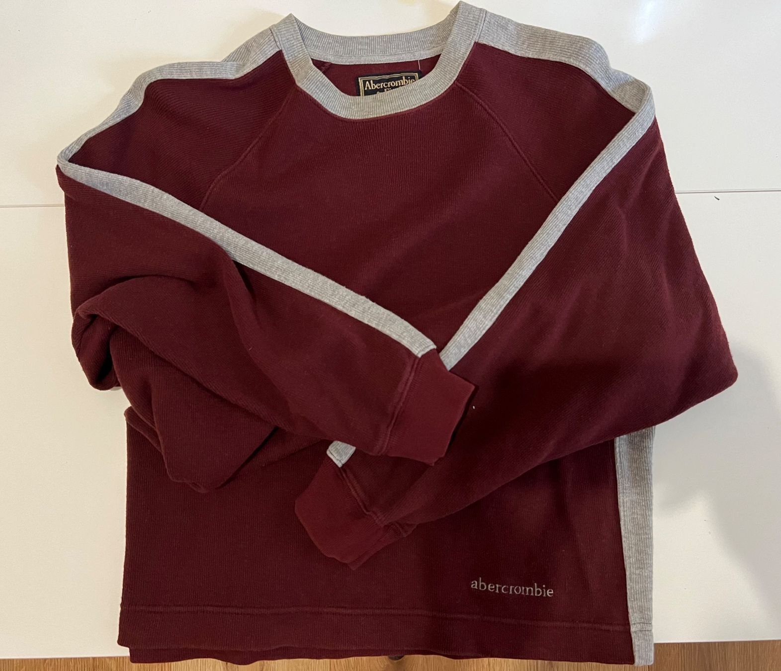 Abercrombie Tute: Abercrombie Sweater - dark red Burgundy – Usato da Basel venduto da Harper.G