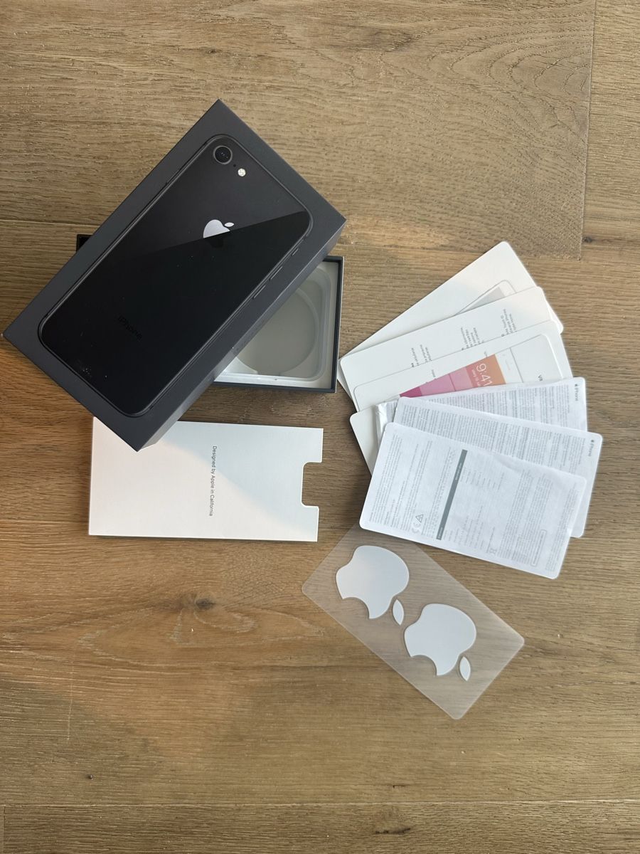 Apple Telefoni cellulari / Smartphones: Apple iPhone 8 Box, Originalverpackung, ohne Handy! – Usato da Fahrni b. Thun venduto da familymadech