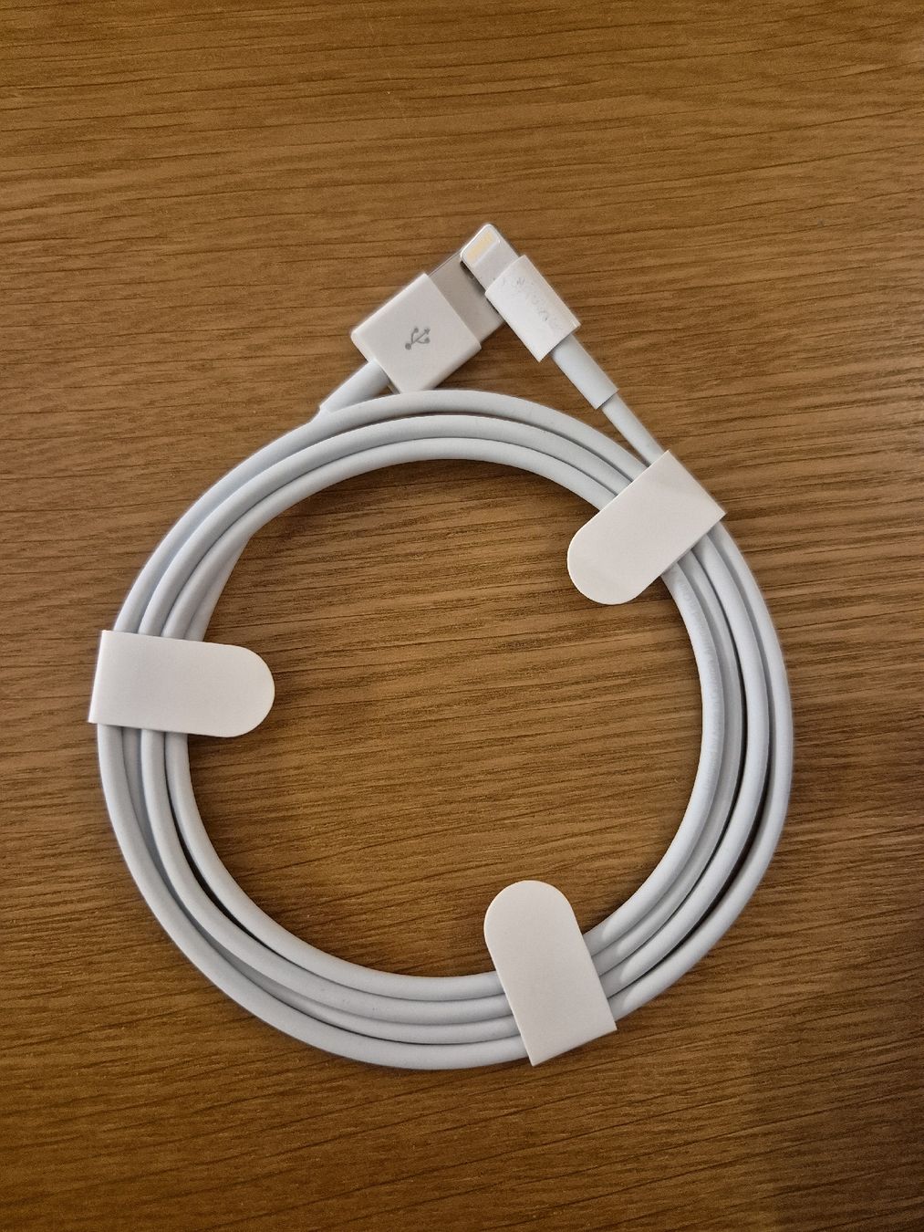 Apple Cavi: Original Apple Ladekabel Lightning auf USB, Neu! – Nuovo e nell'imballaggio originale da Tuggen venduto da Santasbag