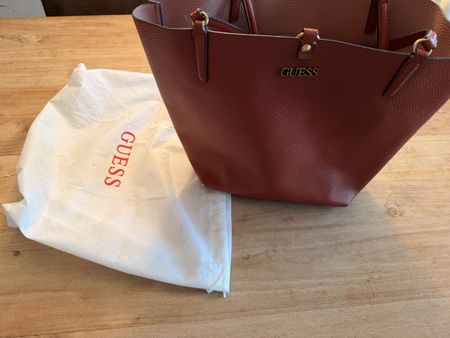 Guess Shopper Tasche mit Pochette, Beere-Ton,