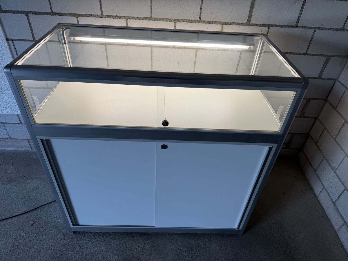 Vitrinen: Präsentations Vitrine  – Gebraucht aus Hittnau von Dbitte 2