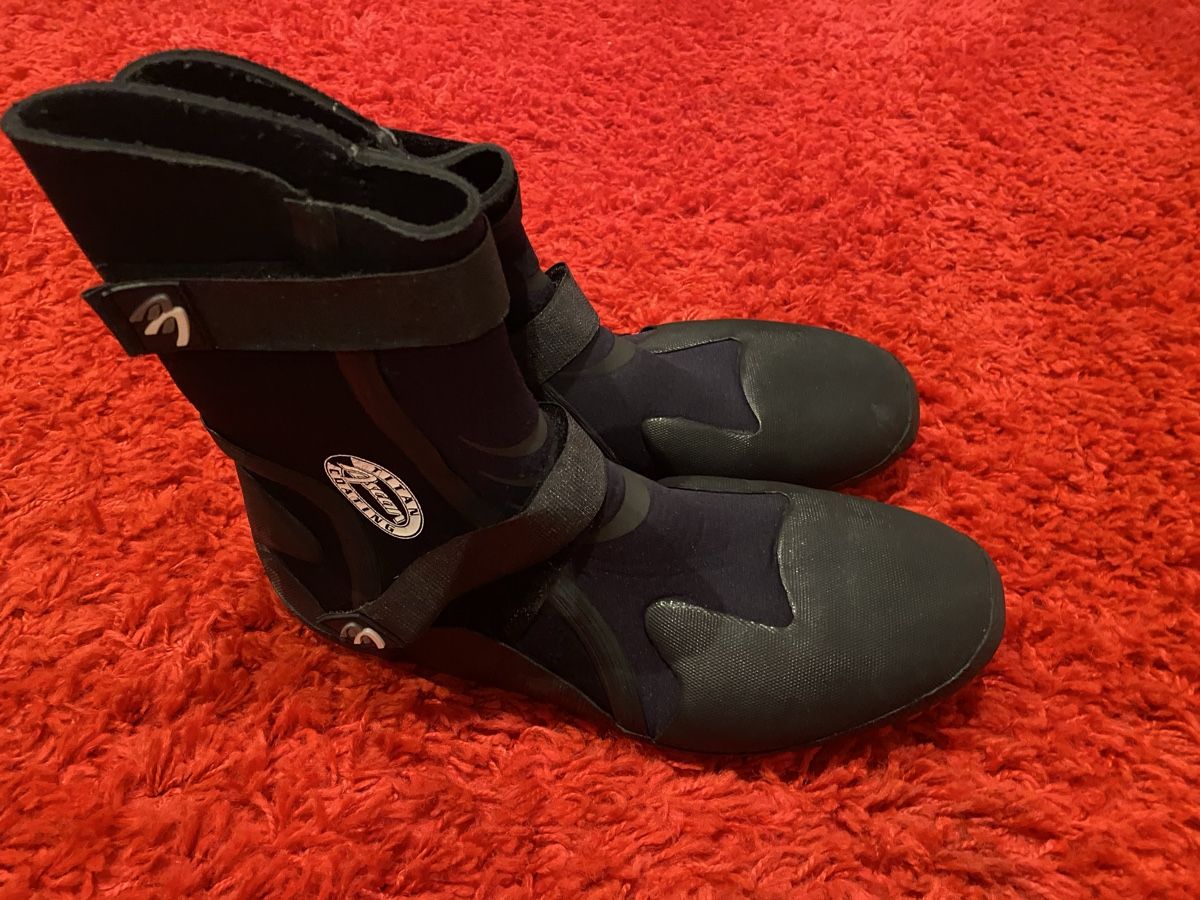 Chaussures hommes: Neoprenschuhe 45/46 – D'occasion à Wittinsburg par tommiimkaufrausch 2