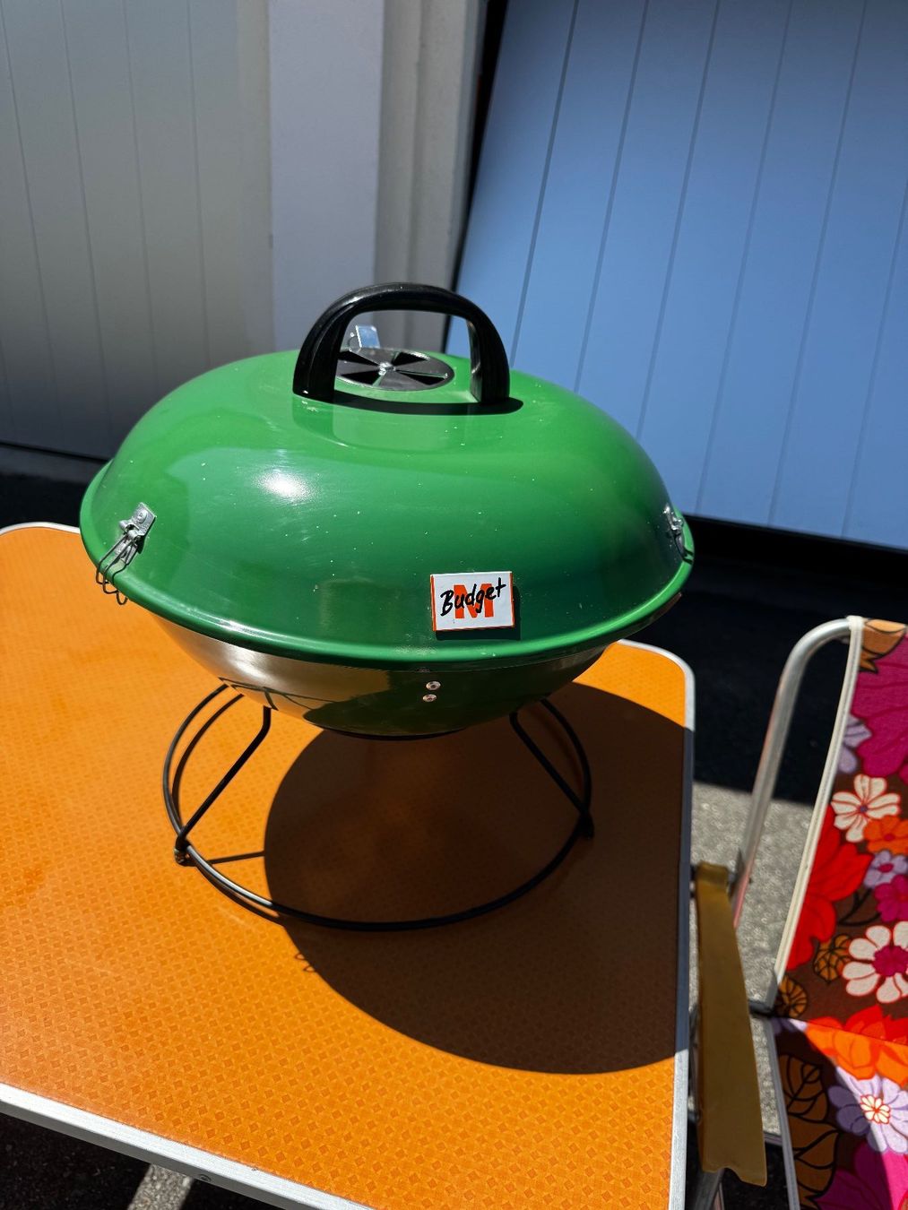 Set di tavolo e panche: RETRO Campingtisch und Klappstühle mit Grill – Usato da Lyss venduto da bue_mx2c 6