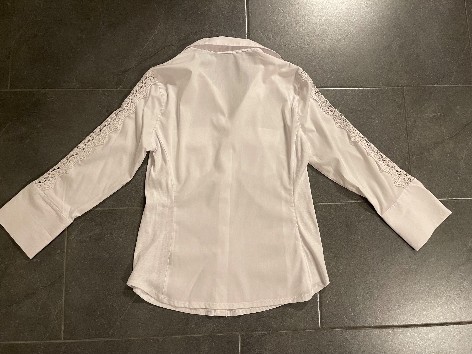 Blusen: Bluse mit Spitzen den Ärmeln entlang – Neu (gemäss Beschreibung) aus Dübendorf von Sonibell 2